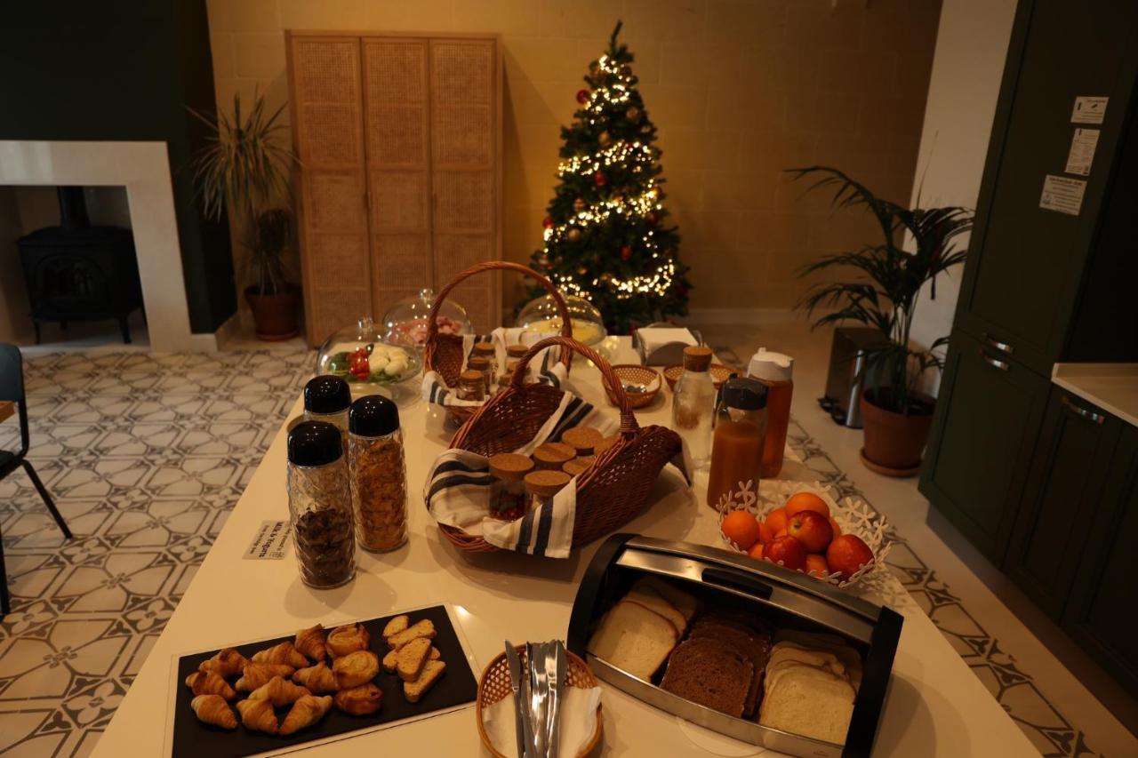 The Carob Tree Bed and Breakfast Victoria Buitenkant foto