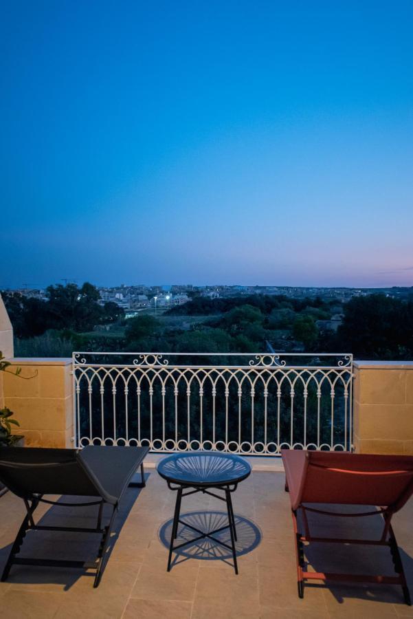 The Carob Tree Bed and Breakfast Victoria Buitenkant foto
